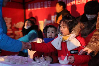 Vibrant lantern show in Lushunkou