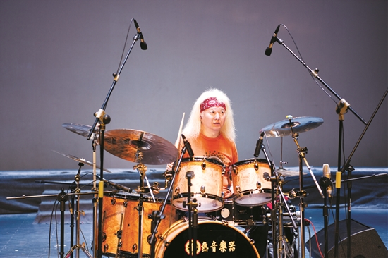 Drum master Funky Sueyoshi lights up the night in Baotou