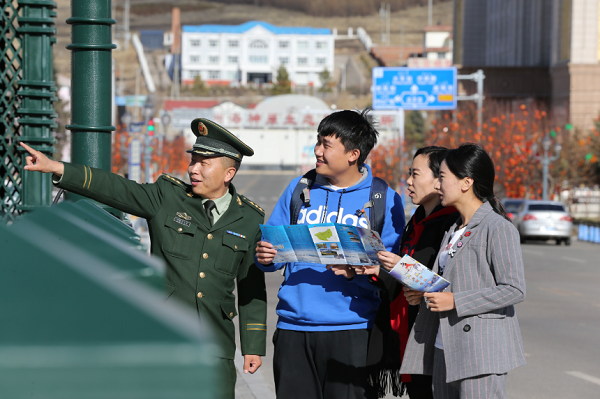 Border police provide tourism security in Arxan