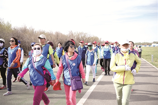 Baotou hosts weekly walking activities