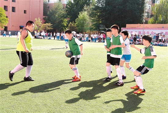 Baotou promotes campus soccer