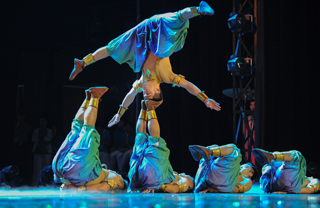 Acrobatics awards limber-up in Penglai