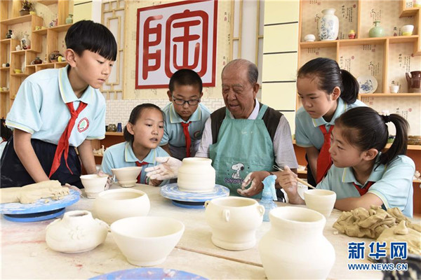 Ceramic art draws young enthusiasts