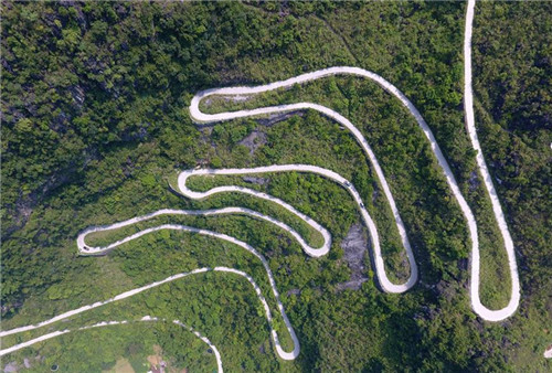 Roads cross mountains in Du'an