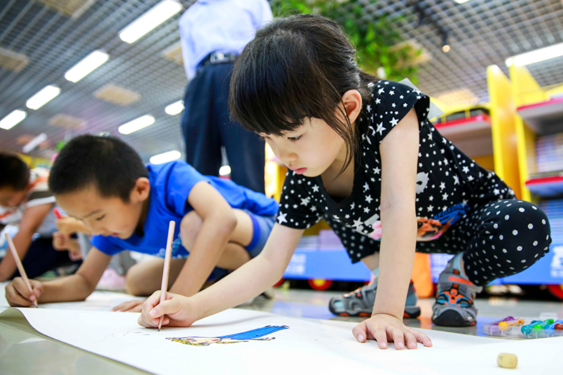 Children's drawings honor teachers