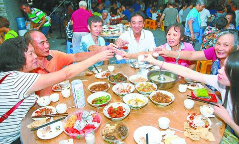 Devotees honor deified Tan Yu in Shanchang 