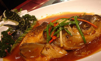 Braised silver carp's head