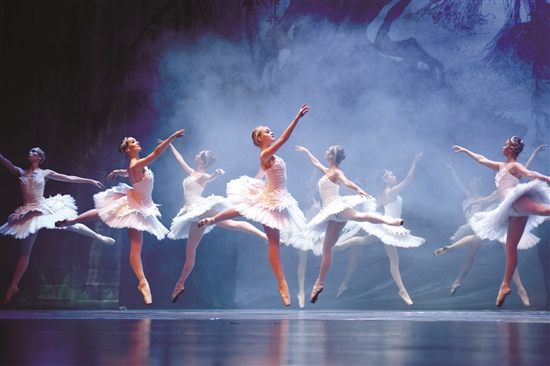 Swan Lake impresses Baotou audience