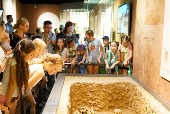 Teenagers from China, Russia, Mongolia, and Kazakstan visit anthe exhibition hall in Hohhot , Inner Mongolia autonomous region on June 21..jpg