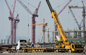 Key component of world's longest cross-sea bridge installed