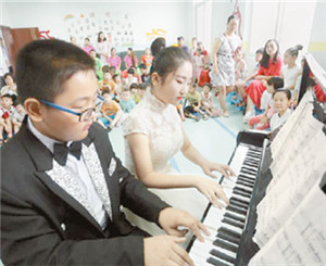 Piano concert spreads love in welfare house