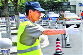 Legendary Wuxi traffic officer resumes his career