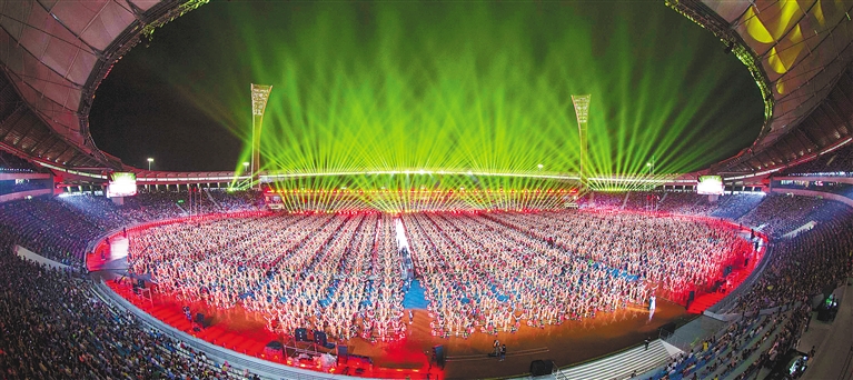 Hainan bamboo pole dance performance breaks Guinness World Record 