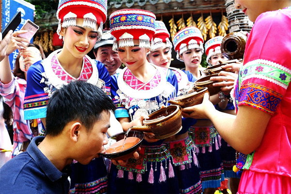 Thousands celebrate birthday, Hainan’s anniversary