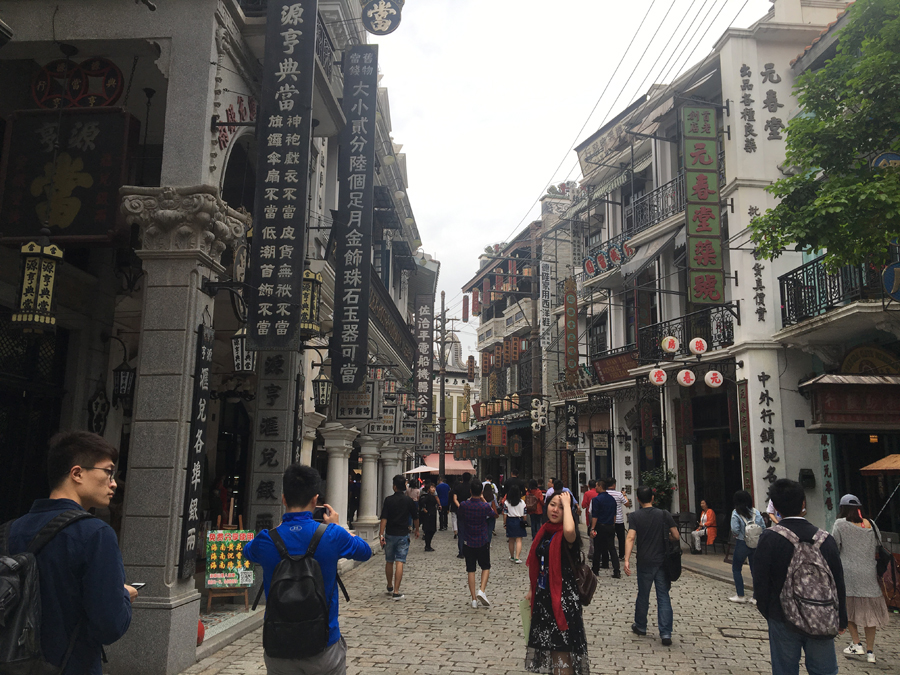 Movie town draws millions of tourists to Haikou