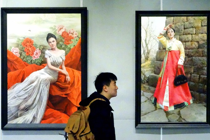 Rich artwork from DPRK stops in Shanxi during tour