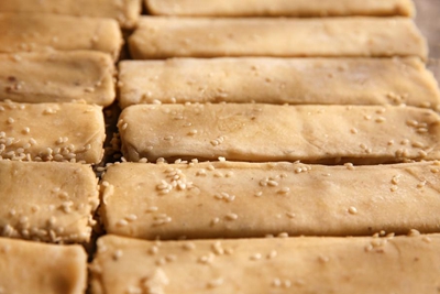 Sesame seed cake: Traditional food of Xiting in E China