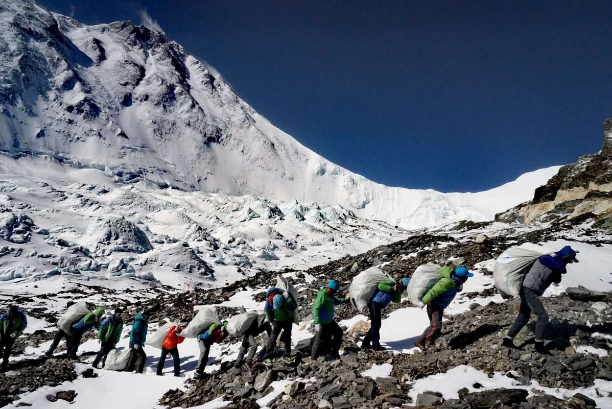 Qomolangma visitors restricted, but it won't affect mountain views