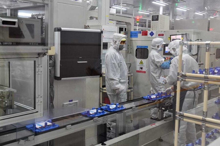 China battery giant CATL achieves 304Wh/kg in new battery cells