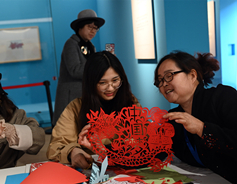 Shanxi paper cuttings displayed in Beijing 