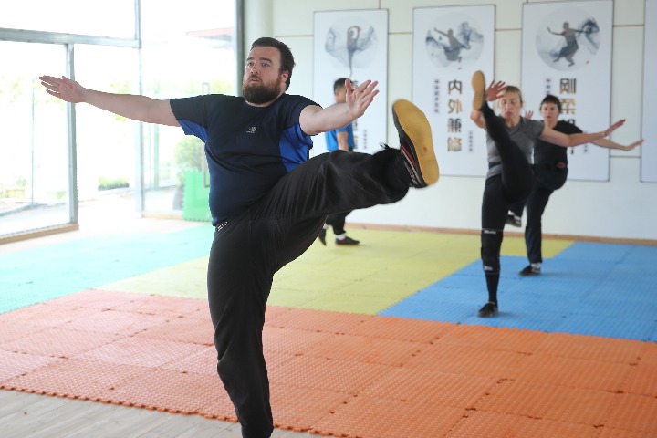 British people demonstrate traditional Chinese boxing