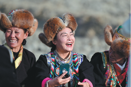 Favorable ethnic policies bring benefits to Tibetans