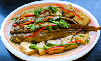 Stewed goby with toufu (逛鱼炖豆腐/Guangyu Dun Doufu)