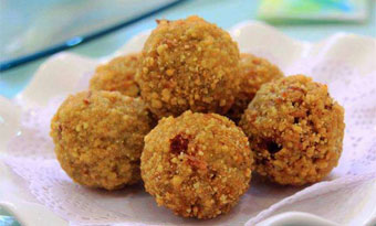 Rose and Pear Croquette (玫瑰梨丸子/Meigui Li Wanzi)