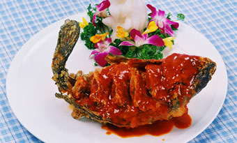 Fried Carp with Sweet and Sour Sauce (糖醋鲤鱼/ Tangcu Liyu)