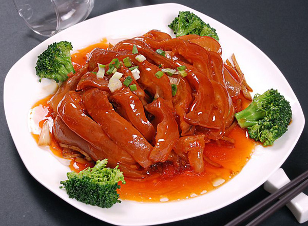 Braised camel hoof (红烧骆驼掌 "hongshaoluotuozhang")