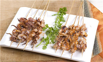 Qingdao grilled squid (青岛烤鱿鱼/Qingdao Kao You Yu)