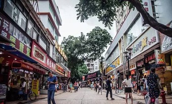 Lianhua Road (Lianhua Lu) Pedestrian Street