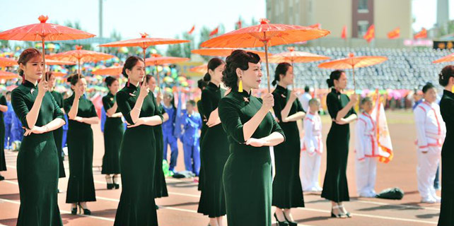 5,599 women in <EM>qipao</EM> dresses set new Guinness World Record