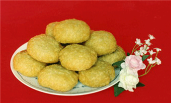 Ear-hole-like fried rice cakes (耳朵眼炸糕 erduoyanzhagao）