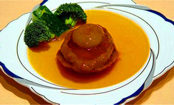 Braised abalone in sauce (原壳鲍鱼/Yuan Ke Bao Yu)