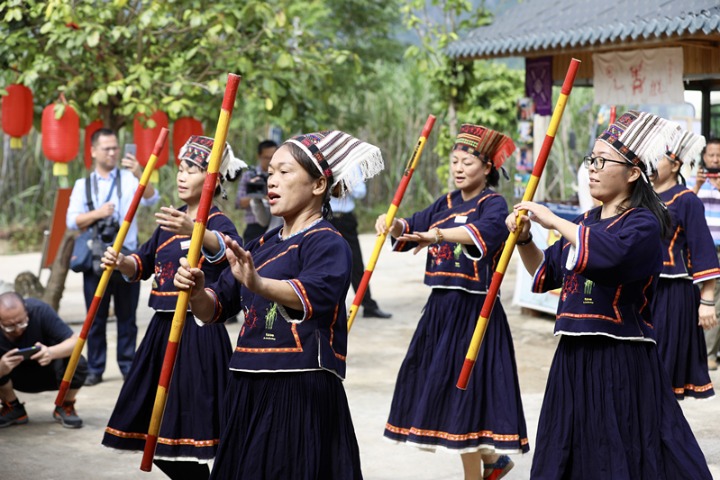 乡村旅游 (xiāngcūn lǚyóu): Countryside tourism