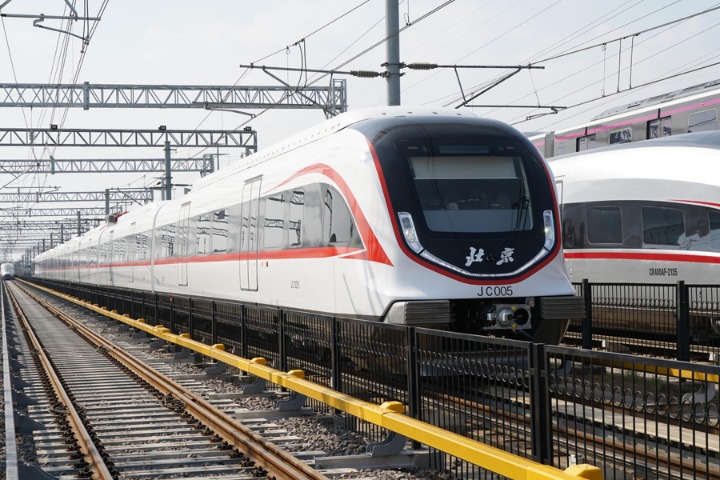 Train to Beijing's new airport passes trial run