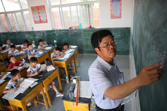 义务教育教师法定工资待遇 (yìwù jiàoyù jiàoshī fǎdìng gōngzī dàiyù): Compulsory education teachers' legal wage and treatment