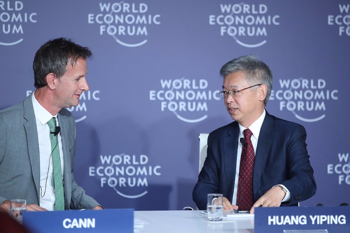 Peking University deputy dean speaks at Summer Davos