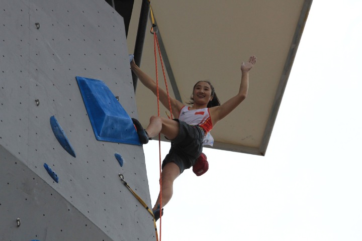 Lhasa hosts international climbing tournament