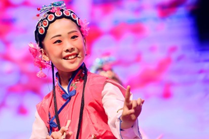 Hebei school celebrates traditional Chinese operas