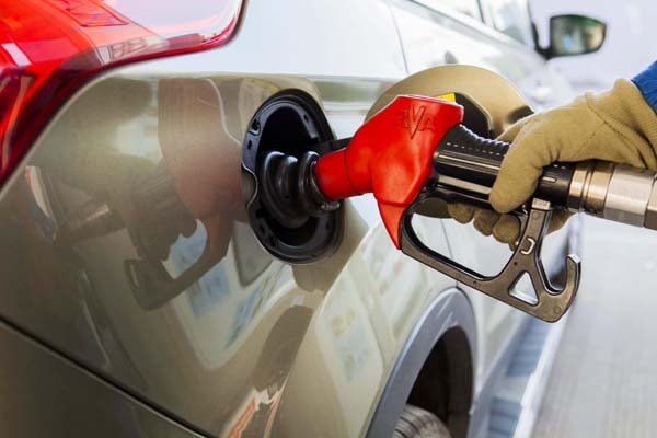 China to cut retail fuel prices