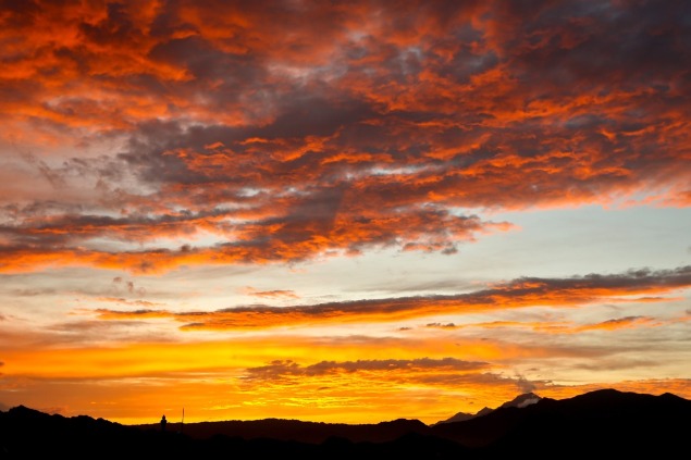 Spectacular sunsets dazzle Northwest China sky