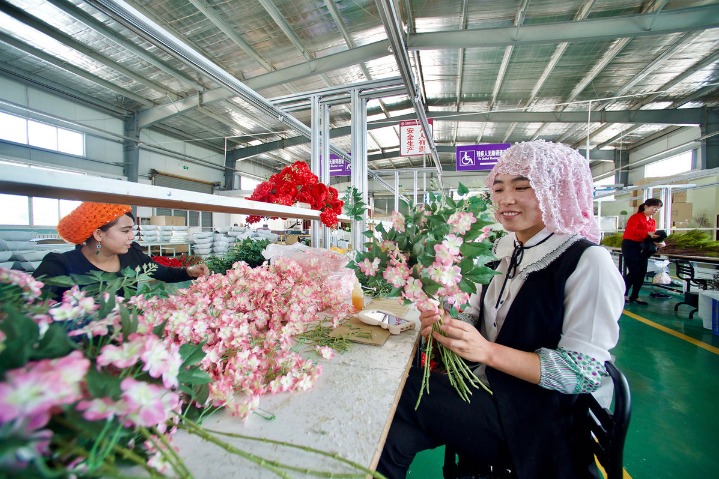 China trains over 2 million village-based poverty relief cadres since 2018