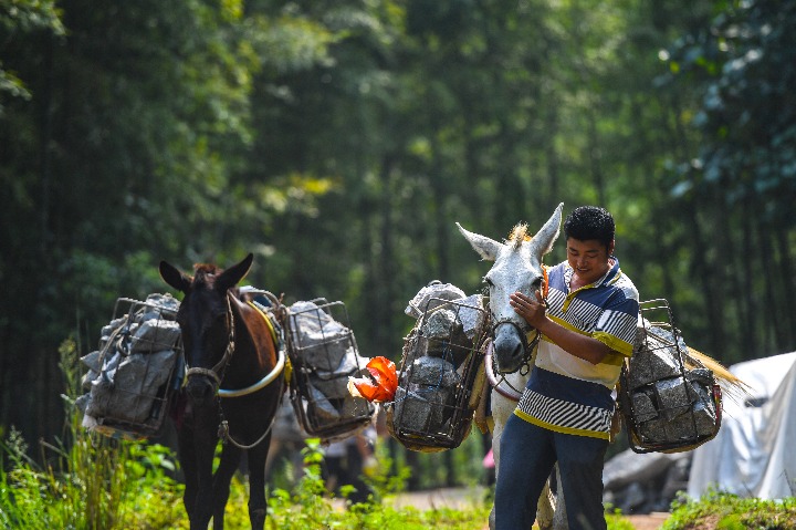 Mountain caravans assist in poverty-relief mission