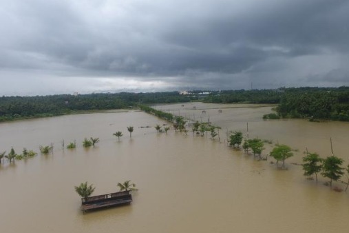 Tropical storm Kajiki brings downpour to China's Hainan Island