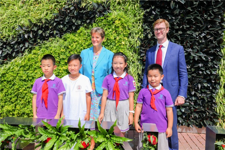 Music captivates visitors at Beijing horticultural expo UK Day