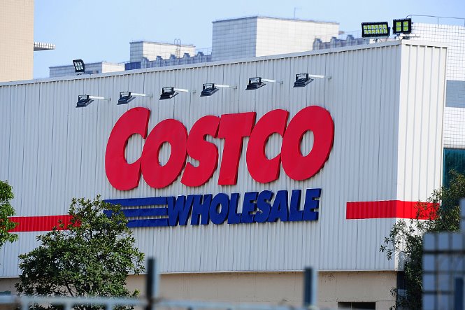 Costco's first China outlet enforces crowd limit on opening day