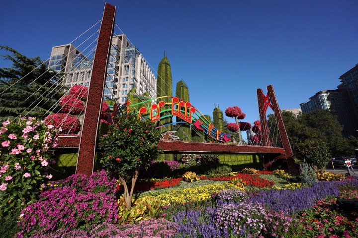 Flowerbeds built in Beijing to celebrate 70th anniversary of founding of PRC