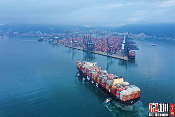 World's largest container ship berths at Shenzhen's port